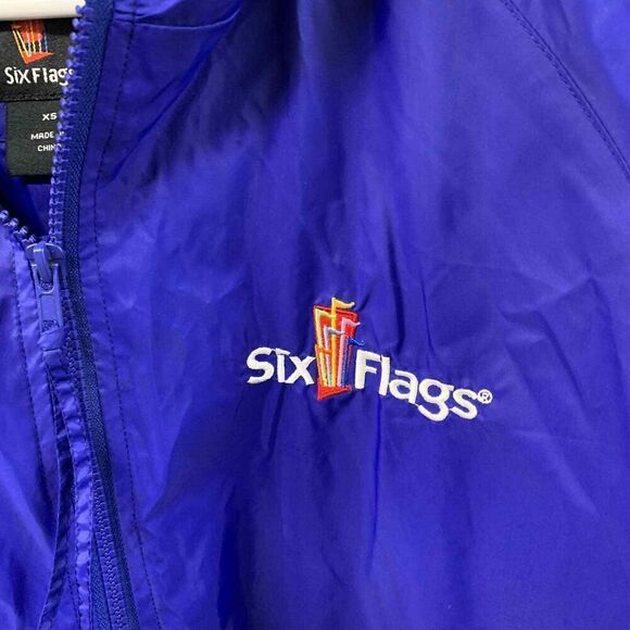 Six Flags Employee Blue Windbreaker Hooded Lightweight Jacket Size XS - Picture 6 of 6
